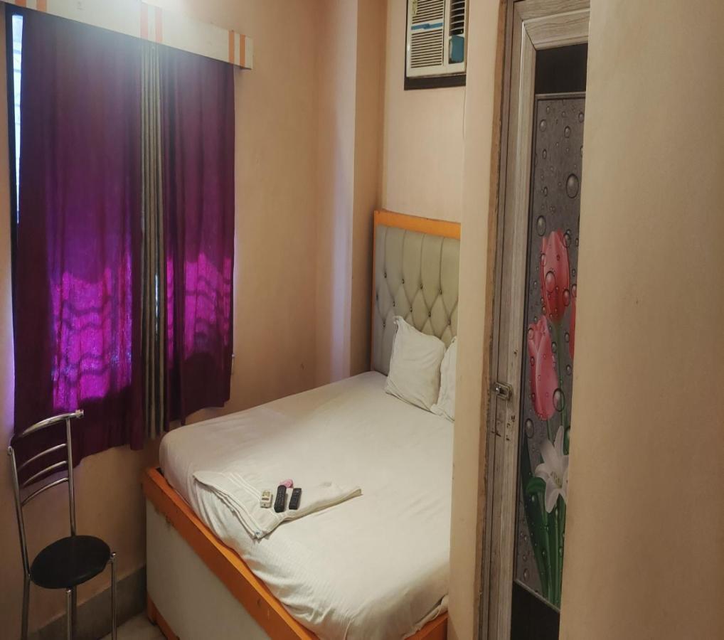 Staymaker Tirupati Guest House Kolkata Exterior photo