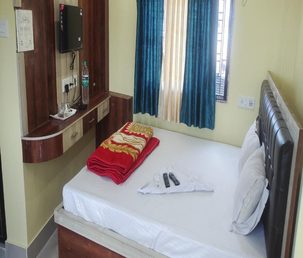 Staymaker Tirupati Guest House Kolkata Exterior photo