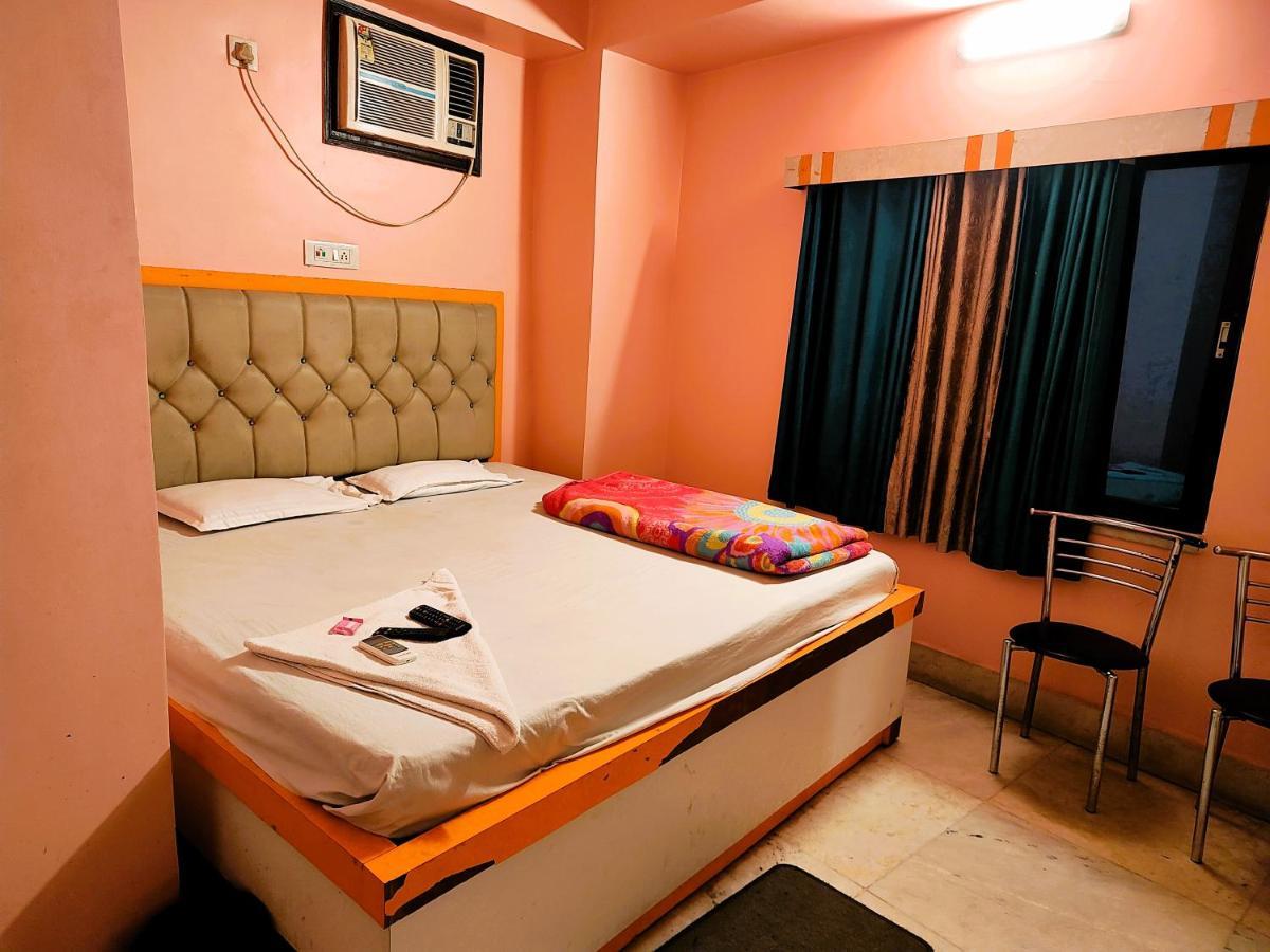 Staymaker Tirupati Guest House Kolkata Exterior photo